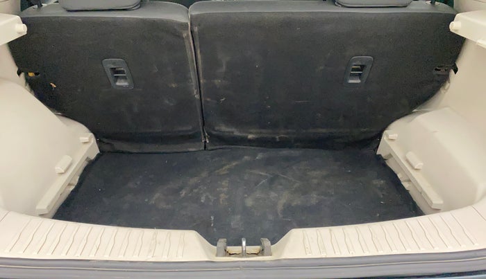 2020 Mahindra XUV300 W4 1.2 PETROL, Petrol, Manual, 56,376 km, Boot Inside