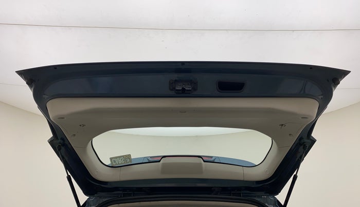 2020 Mahindra XUV300 W4 1.2 PETROL, Petrol, Manual, 56,376 km, Boot Door Open