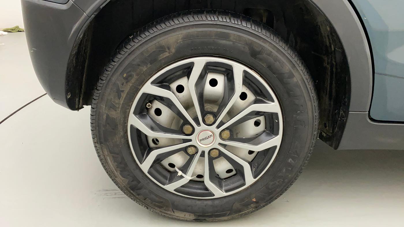 2020 Mahindra XUV300 W4 1.2 PETROL, Petrol, Manual, 56,376 km, Right Rear Wheel