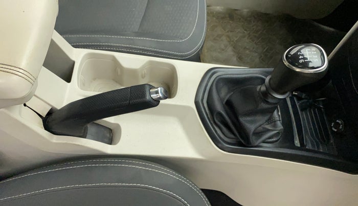 2020 Mahindra XUV300 W4 1.2 PETROL, Petrol, Manual, 56,376 km, Gear Lever