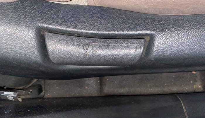 2017 Hyundai Creta E PLUS 1.6 PETROL, Petrol, Manual, 31,110 km, Driver Side Adjustment Panel