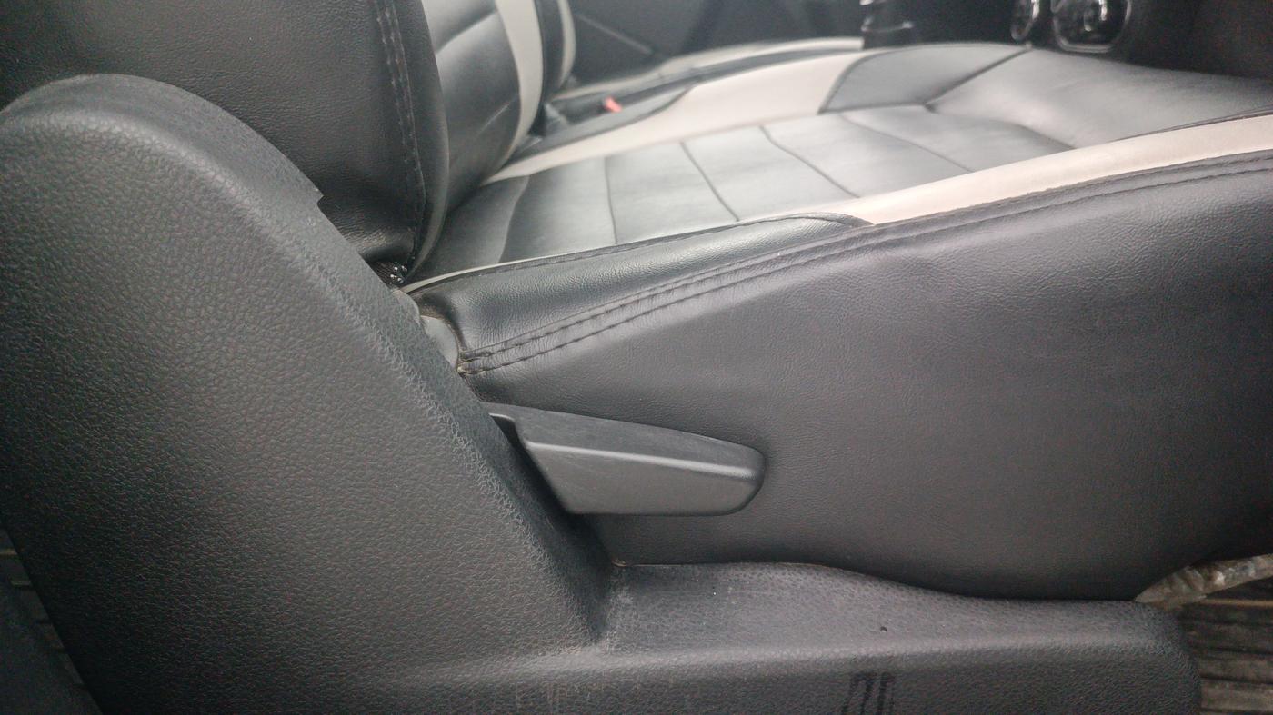 2021 Renault Duster RXZ 1.3 TURBO PETROL MT, Petrol, Manual, 43,370 km, Driver Side Adjustment Panel