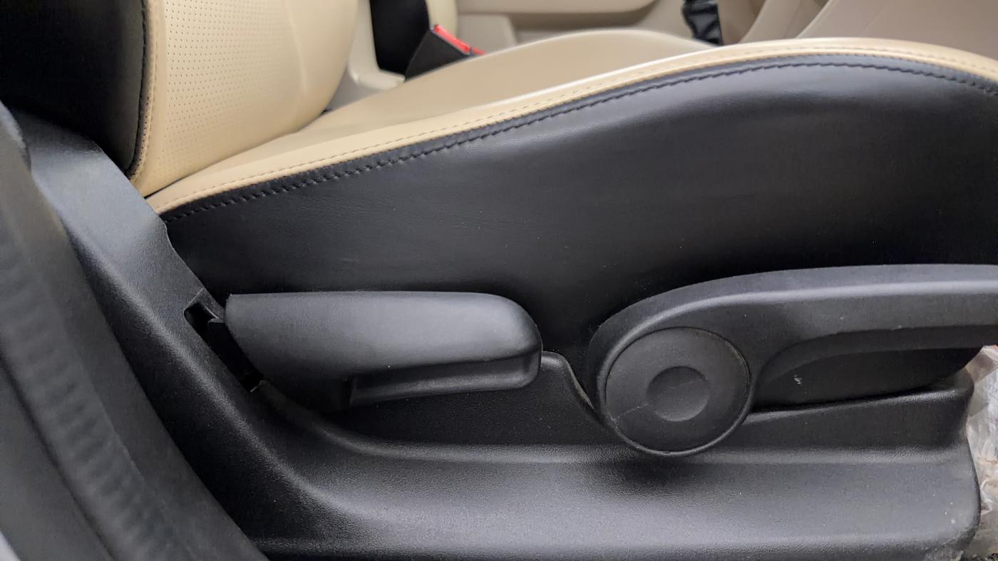2022 Maruti Vitara Brezza ZXI, Petrol, Manual, 79,119 km, Driver Side Adjustment Panel