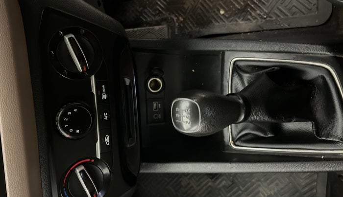 2018 Hyundai Elite i20 SPORTZ 1.2, CNG, Manual, 80,417 km, Gear Lever