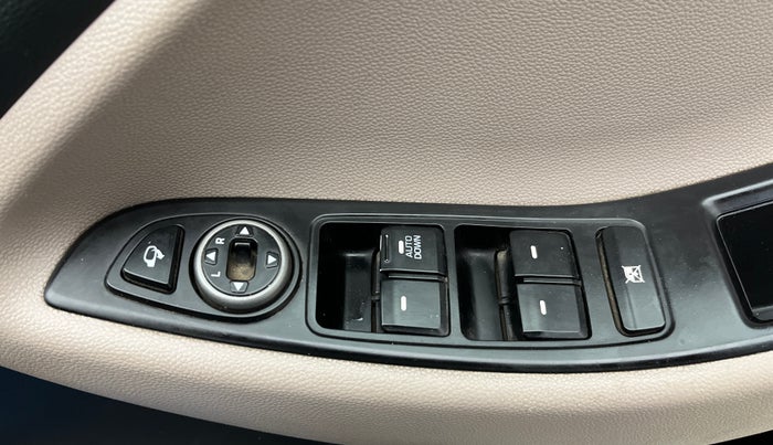 2018 Hyundai Elite i20 SPORTZ 1.2, CNG, Manual, 80,417 km, Driver Side Door Panels Control