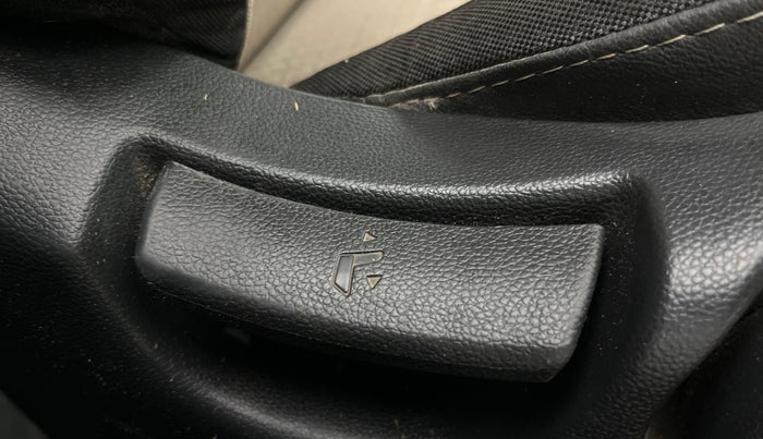 2018 Hyundai Elite i20 SPORTZ 1.2, CNG, Manual, 80,417 km, Driver Side Adjustment Panel