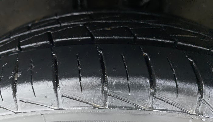 2020 Maruti Alto VXI, Petrol, Manual, 13,052 km, Left Front Tyre Tread