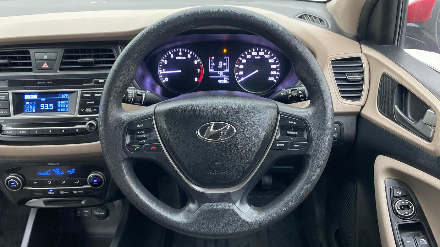 2016 Hyundai Elite i20 Sportz 1.2 VTVT MT, Petrol, Manual, 48,142 km, Steering Wheel Close Up