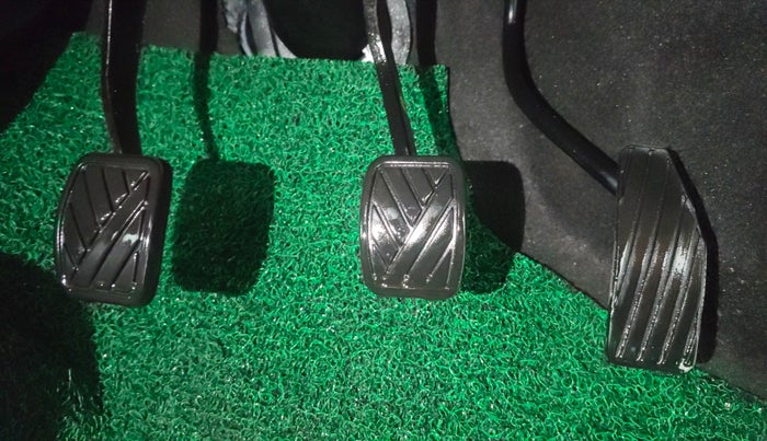 2015 Maruti Wagon R 1.0 LXI CNG, CNG, Manual, 82,833 km, Pedals