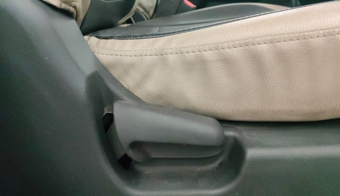 2015 Maruti Wagon R 1.0 LXI CNG, CNG, Manual, 82,833 km, Driver Side Adjustment Panel