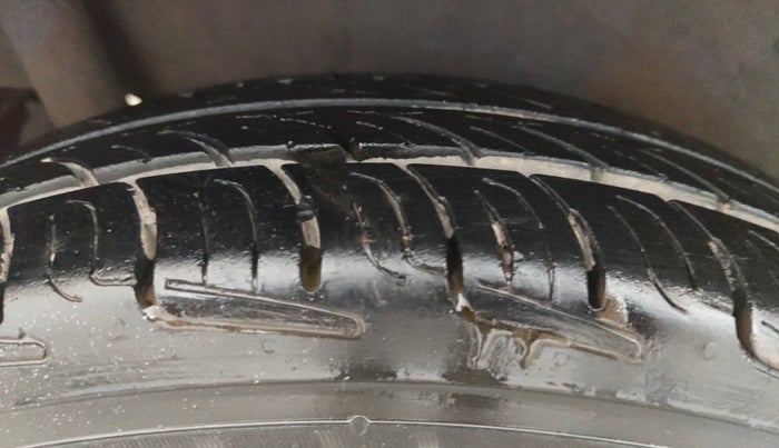 2015 Maruti Wagon R 1.0 LXI CNG, CNG, Manual, 82,833 km, Right Rear Tyre Tread