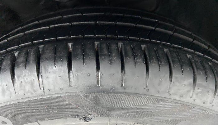 2015 Hyundai Elite i20 SPORTZ (O) 1.4, Diesel, Manual, 58,430 km, Right Front Tyre Tread