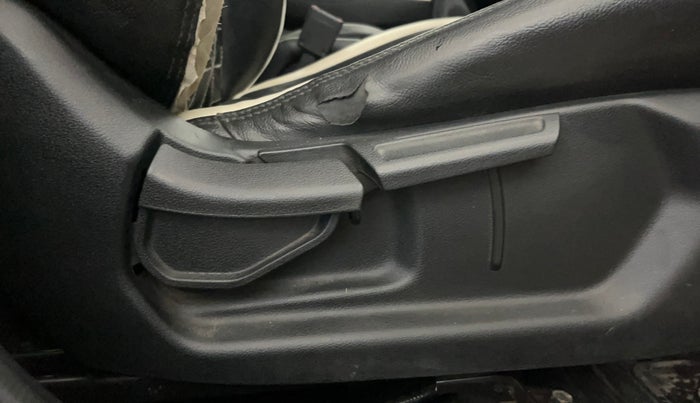 2020 Hyundai VENUE SX 1.0 TURBO IMT, Petrol, Manual, 56,272 km, Driver Side Adjustment Panel