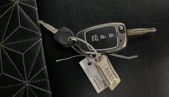 2020 Hyundai VENUE SX 1.0 TURBO IMT, Petrol, Manual, 56,272 km, Key Close Up