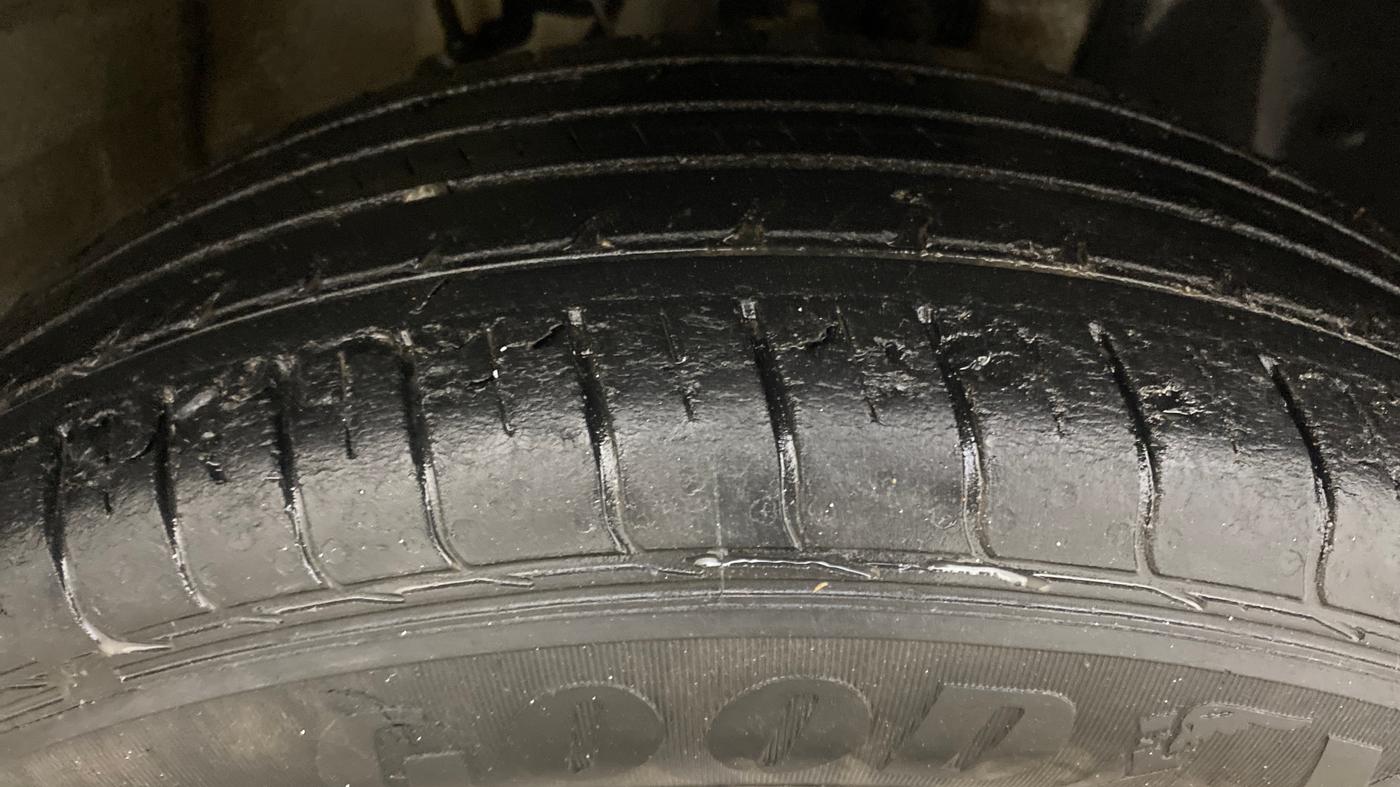 2022 Hyundai VENUE S 1.2, Petrol, Manual, 29,500 km, Right Front Tyre Tread