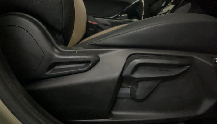 2022 Tata NEXON XZA PLUS DIESEL KAZIRANGA, Diesel, Automatic, 59,140 km, Driver Side Adjustment Panel