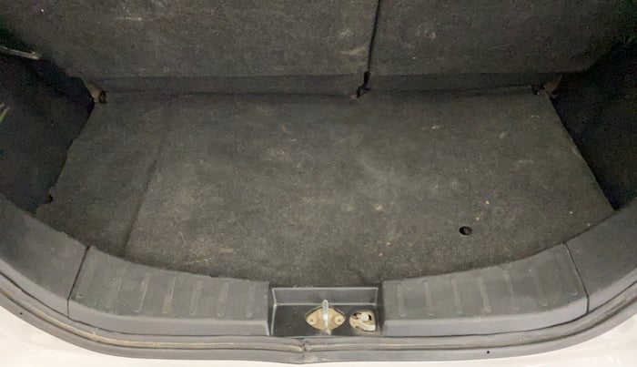 2015 Maruti Wagon R 1.0 LXI, Petrol, Manual, 72,597 km, Boot Inside