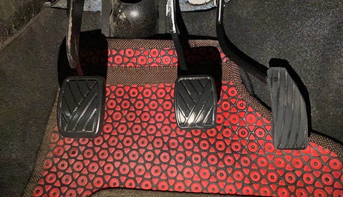 2015 Maruti Wagon R 1.0 LXI, Petrol, Manual, 72,597 km, Pedals