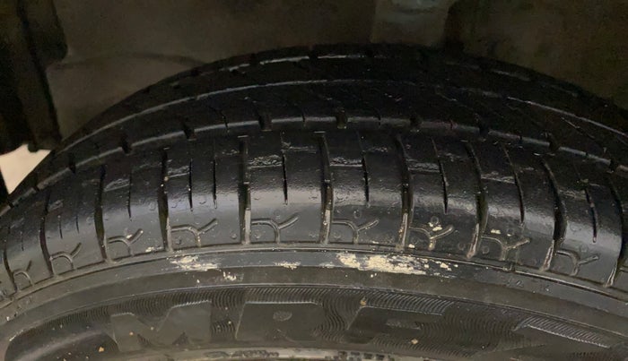 2015 Maruti Wagon R 1.0 LXI, Petrol, Manual, 72,597 km, Left Front Tyre Tread