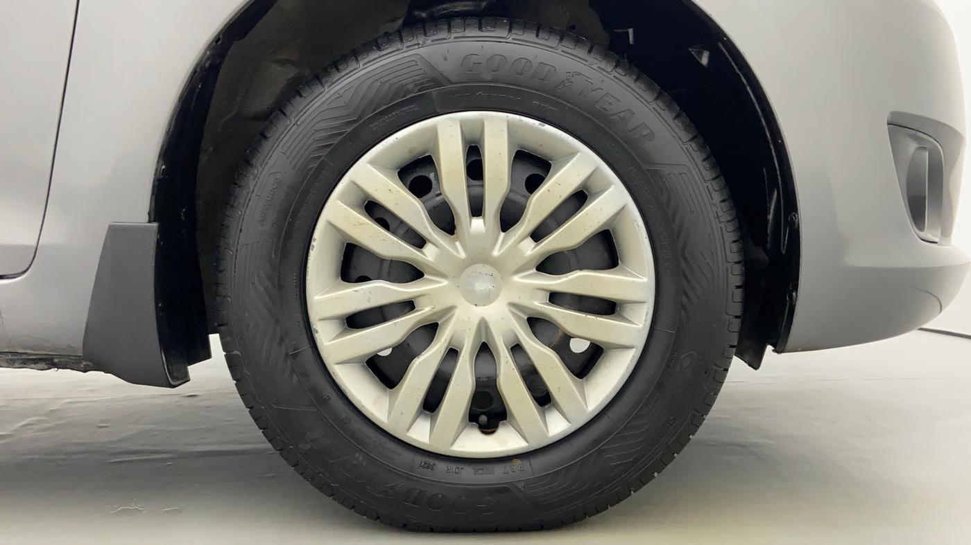 2013 Maruti Swift VDI, Diesel, Manual, Right Front Wheel