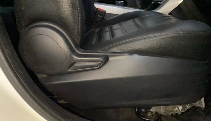 2022 Tata NEXON XM PETROL, Petrol, Manual, 54,531 km, Driver Side Adjustment Panel