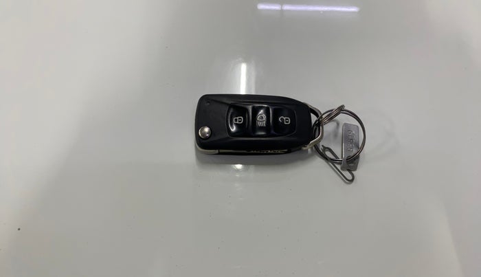 2022 Tata NEXON XM PETROL, Petrol, Manual, 54,531 km, Key Close Up