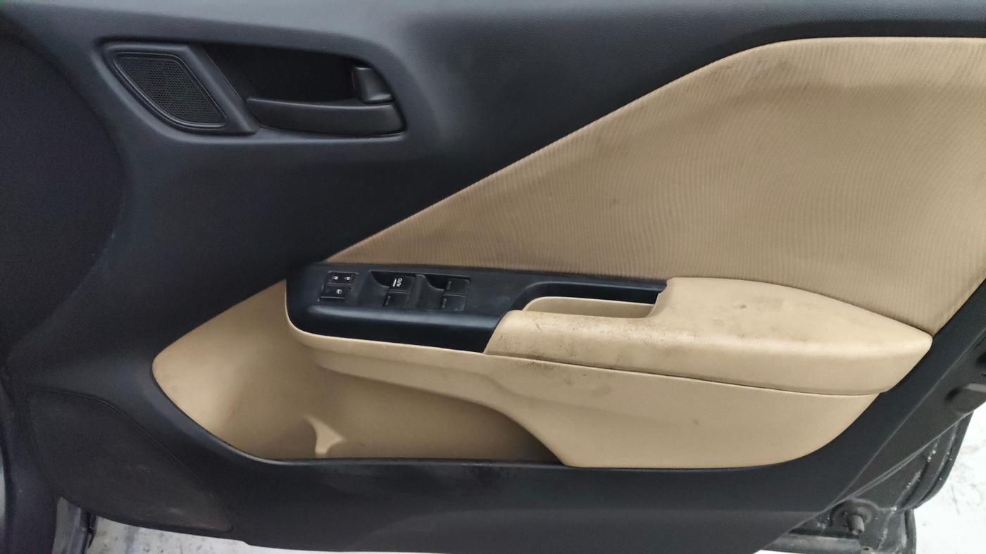 2016 Honda City 1.5L I-VTEC SV, Petrol, Manual, 1,09,987 km, Driver Side Door Panels Control