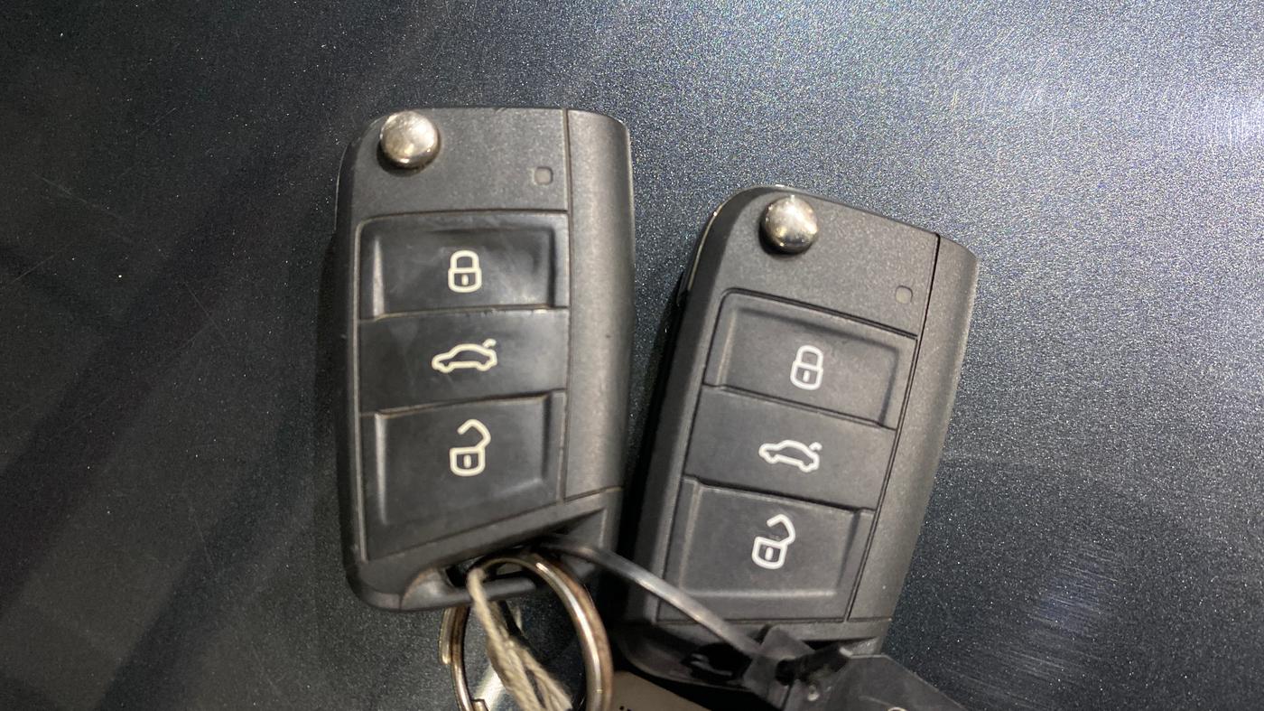 2023 Skoda SLAVIA STYLE 1.0L TSI MT, Petrol, Manual, 28,584 km, Key Close Up
