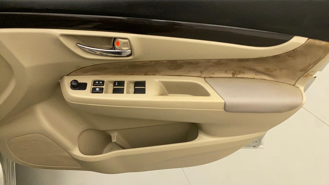 2015 Maruti Ciaz VXI+, Petrol, Manual, 34,355 km, Driver Side Door Panels Control