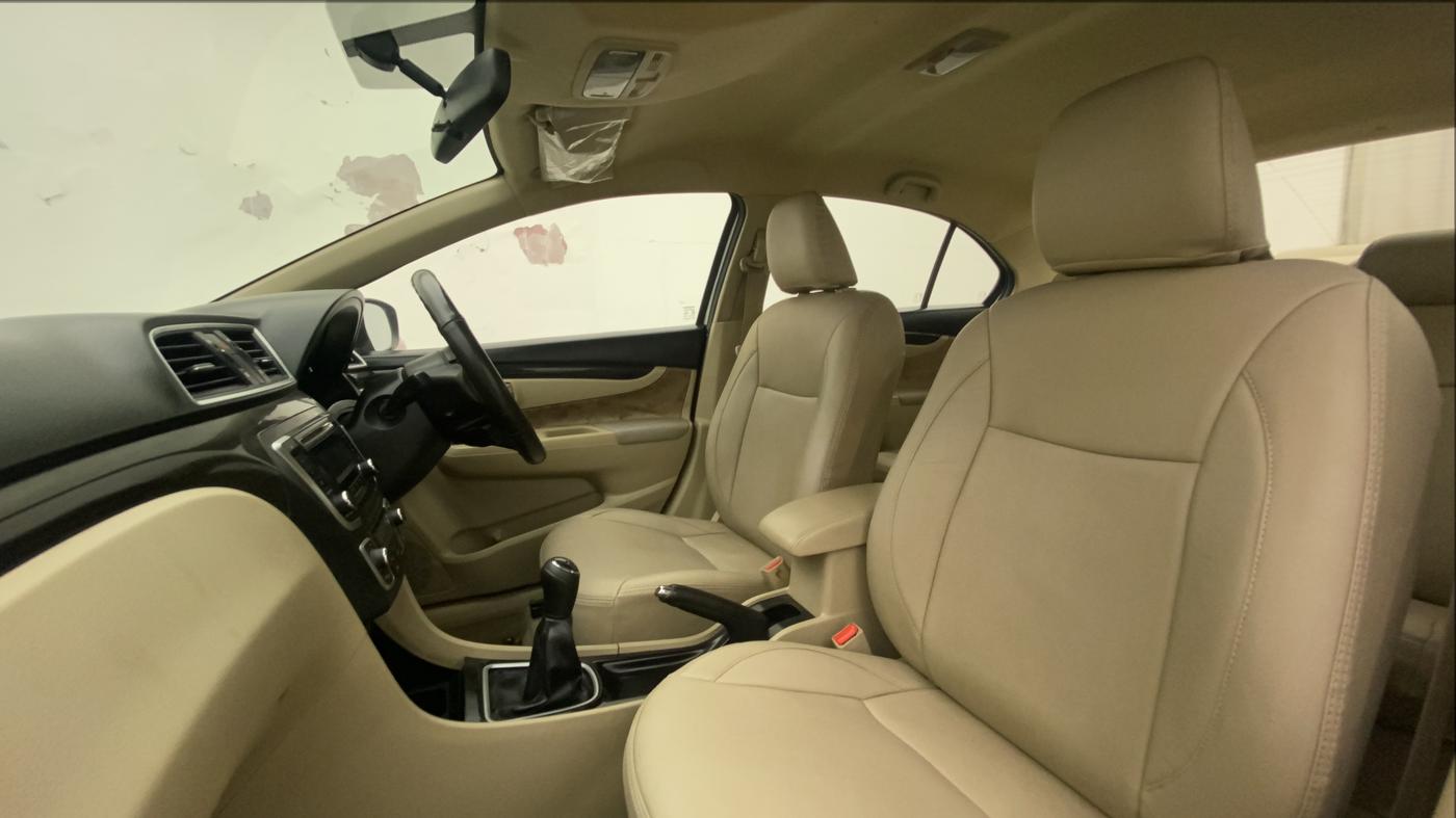 2015 Maruti Ciaz VXI+, Petrol, Manual, 34,355 km, Right Side Front Door Cabin