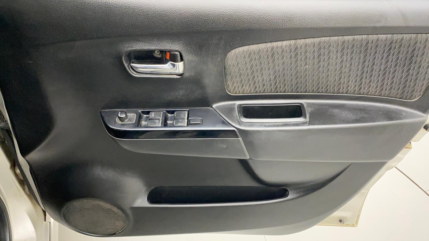 2013 Maruti Wagon R Stingray VXI, CNG, Manual, 1,16,914 km, Driver Side Door Panels Control