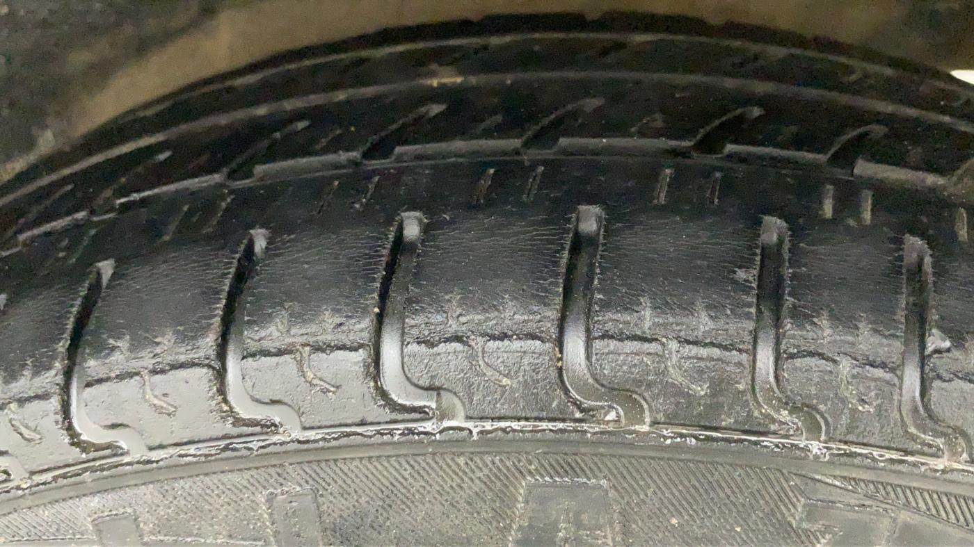 2013 Maruti Wagon R Stingray VXI, CNG, Manual, 1,16,914 km, Left Rear Tyre Tread