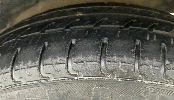2013 Maruti Wagon R Stingray VXI, CNG, Manual, 1,16,914 km, Left Rear Tyre Tread