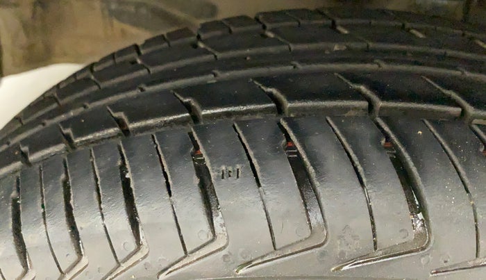 2013 Maruti Wagon R Stingray VXI, CNG, Manual, 1,16,914 km, Left Front Tyre Tread