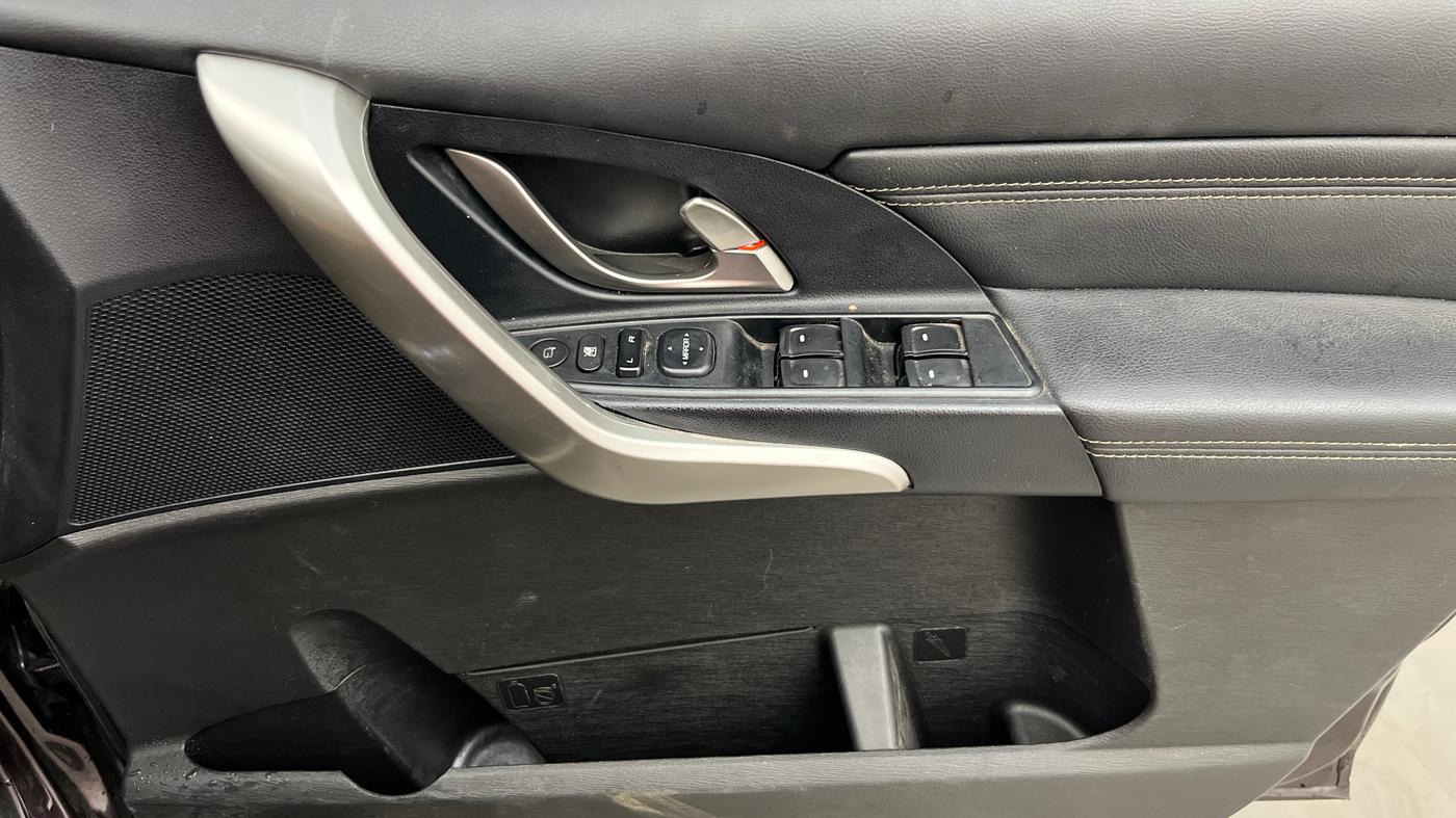 2019 Mahindra XUV500 W11, Diesel, Manual, 58,142 km, Driver Side Door Panels Control