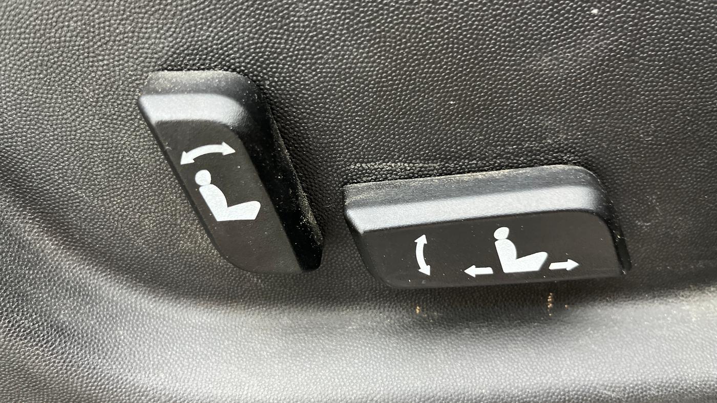 2019 Mahindra XUV500 W11, Diesel, Manual, 58,142 km, Driver Side Adjustment Panel