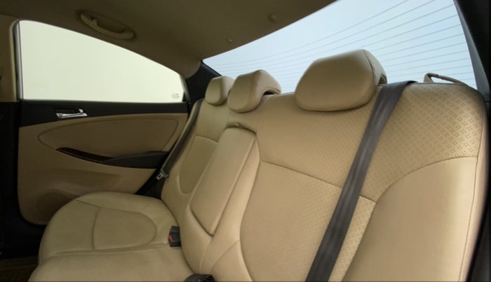 2011 Hyundai Verna FLUIDIC 1.6 VTVT SX AT, Petrol, Automatic, 71,447 km, Right Side Rear Door Cabin