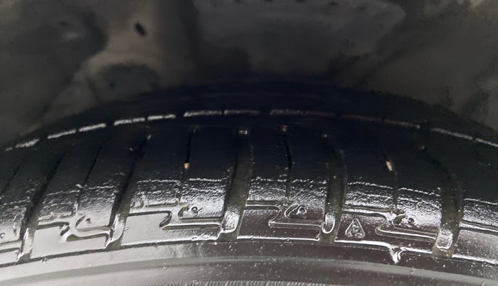 2011 Hyundai Verna FLUIDIC 1.6 VTVT SX AT, Petrol, Automatic, 71,447 km, Left Front Tyre Tread