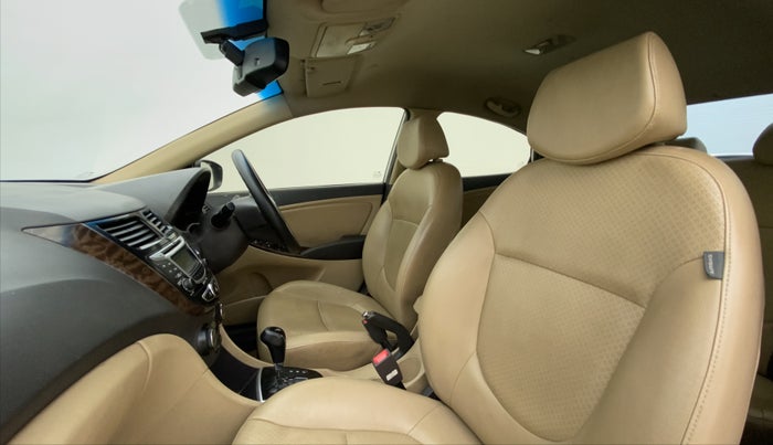 2011 Hyundai Verna FLUIDIC 1.6 VTVT SX AT, Petrol, Automatic, 71,447 km, Right Side Front Door Cabin