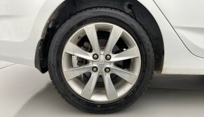 2011 Hyundai Verna FLUIDIC 1.6 VTVT SX AT, Petrol, Automatic, 71,447 km, Right Rear Wheel