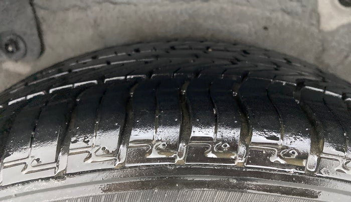 2011 Hyundai Verna FLUIDIC 1.6 VTVT SX AT, Petrol, Automatic, 71,447 km, Right Rear Tyre Tread