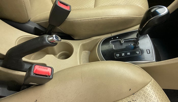 2011 Hyundai Verna FLUIDIC 1.6 VTVT SX AT, Petrol, Automatic, 71,447 km, Gear Lever