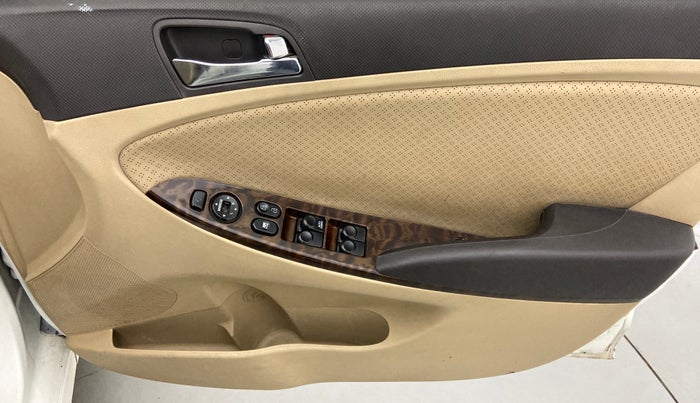 2011 Hyundai Verna FLUIDIC 1.6 VTVT SX AT, Petrol, Automatic, 71,447 km, Driver Side Door Panels Control