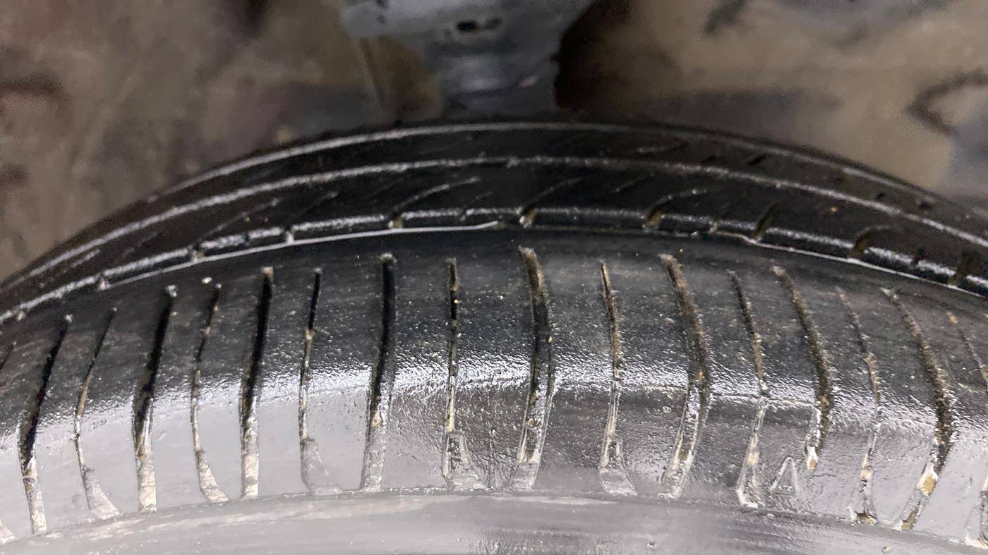 2010 Maruti Wagon R 1.0 VXI, Petrol, Manual, 67,110 km, Right Front Tyre Tread