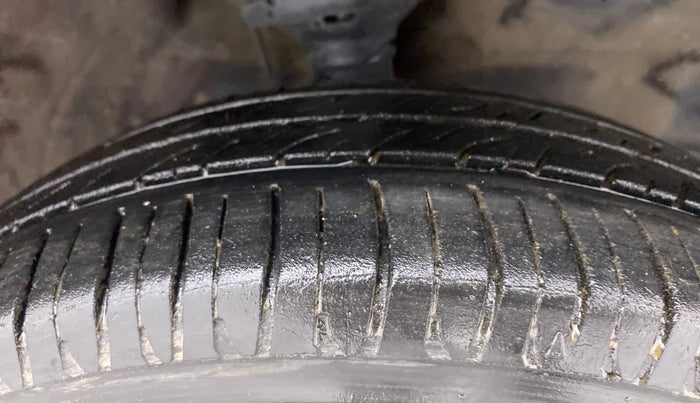 2010 Maruti Wagon R 1.0 VXI, Petrol, Manual, 67,110 km, Right Front Tyre Tread