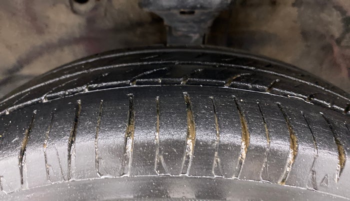 2010 Maruti Wagon R 1.0 VXI, Petrol, Manual, 67,110 km, Left Front Tyre Tread