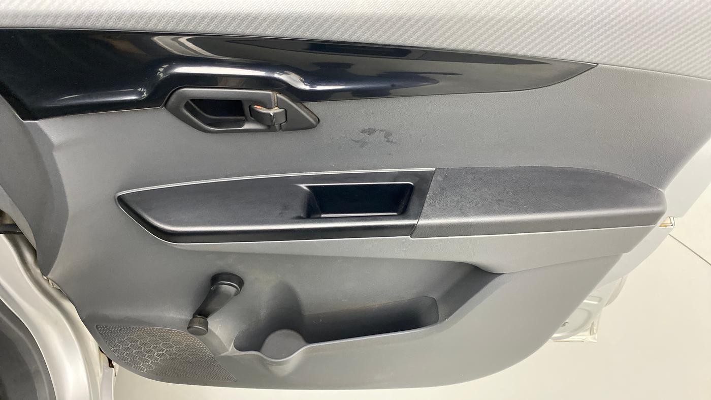 2018 Mahindra KUV 100 NXT K2+6 STR, Petrol, Manual, 68,978 km, Driver Side Door Panels Control