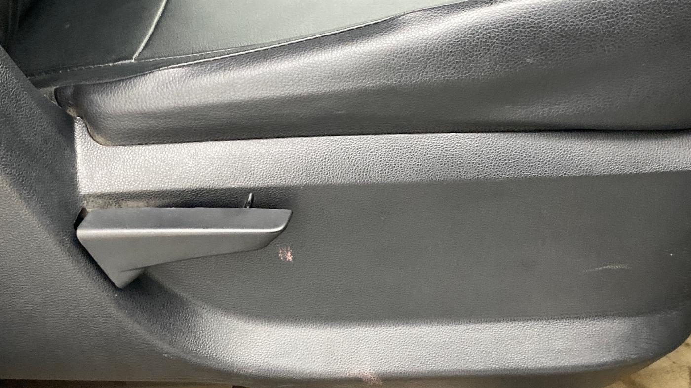 2018 Mahindra KUV 100 NXT K2+6 STR, Petrol, Manual, 68,978 km, Driver Side Adjustment Panel