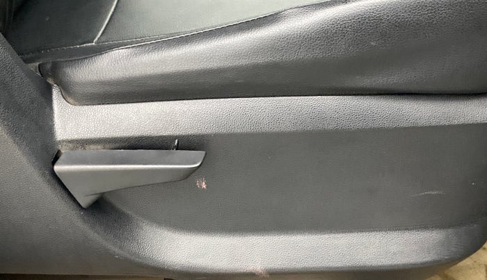 2018 Mahindra KUV 100 NXT K2+6 STR, Petrol, Manual, 68,978 km, Driver Side Adjustment Panel