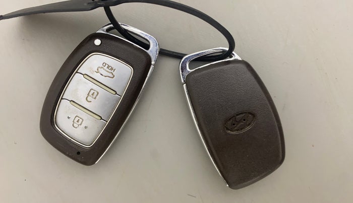 2015 Hyundai Grand i10 ASTA (O) 1.2 KAPPA VTVT, Petrol, Manual, 37,124 km, Key Close Up